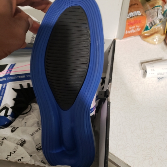 Nike - Picture 2 of 3